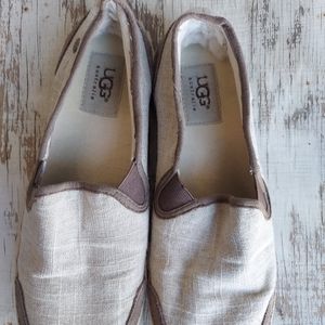UGG size 6 tan slides